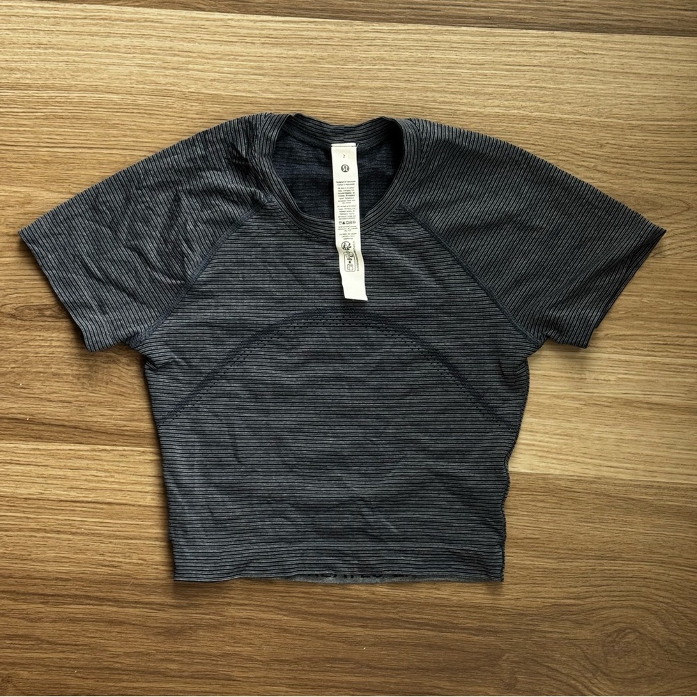 Lululemon Swiftly Tech Cropped Tee Navy Size 2 Short Sleeve Workout Top
